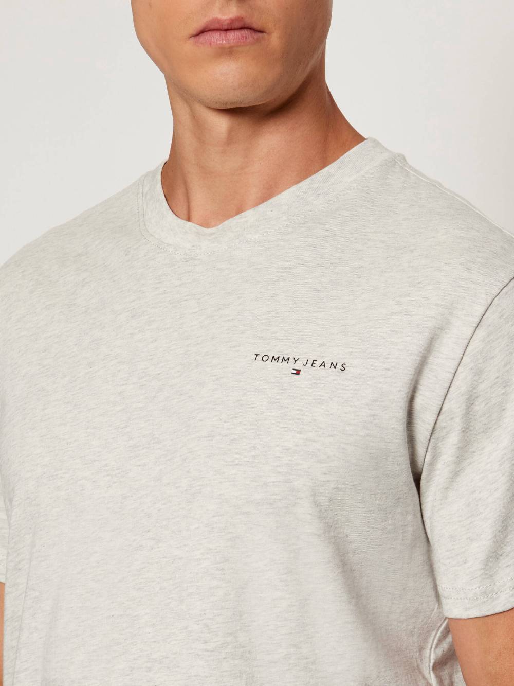 detail TJM SLIM LINEAR CHEST TEE EXT
