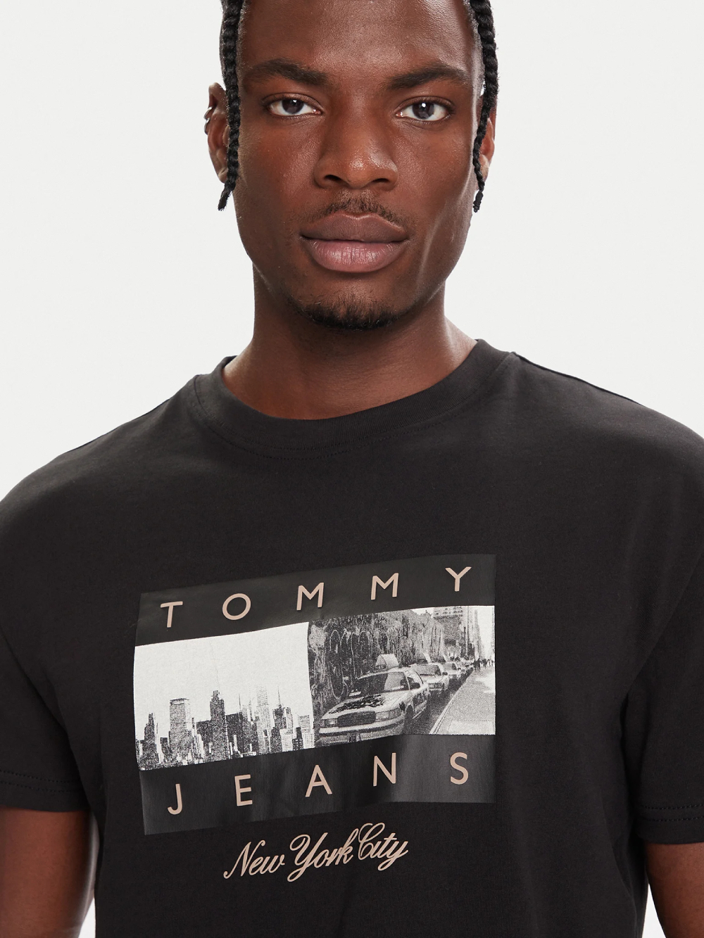 detail Tommy Jeans pánske čierne tričko