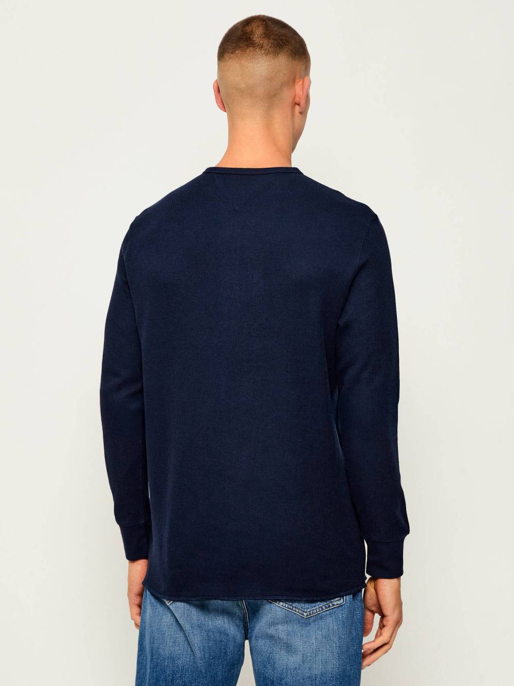 detail TJM SLIM WAFFLE SCRIPT HENLEY