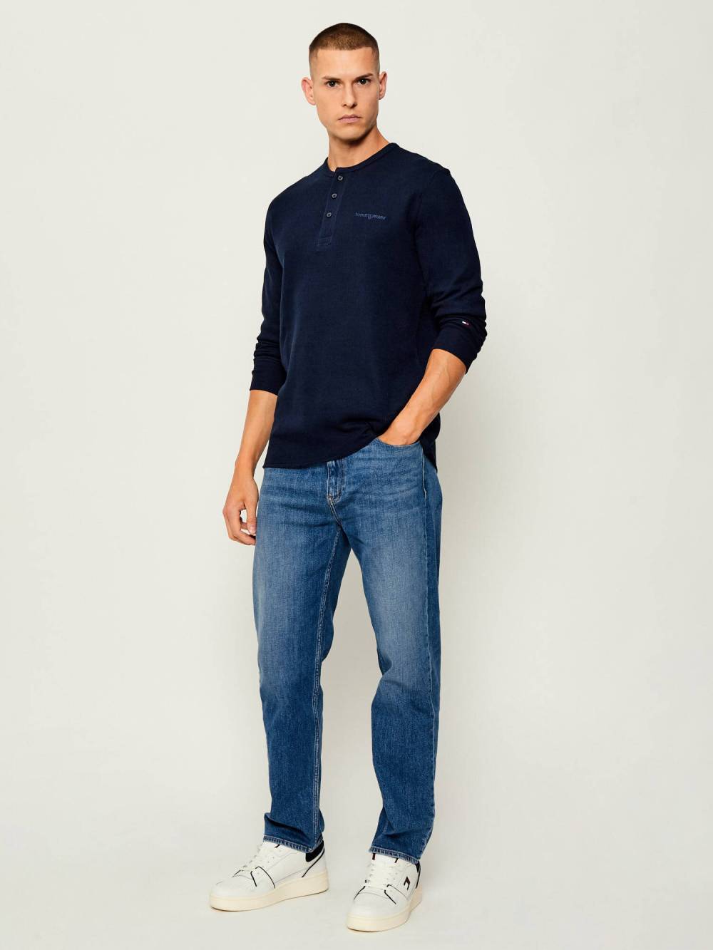 detail TJM SLIM WAFFLE SCRIPT HENLEY