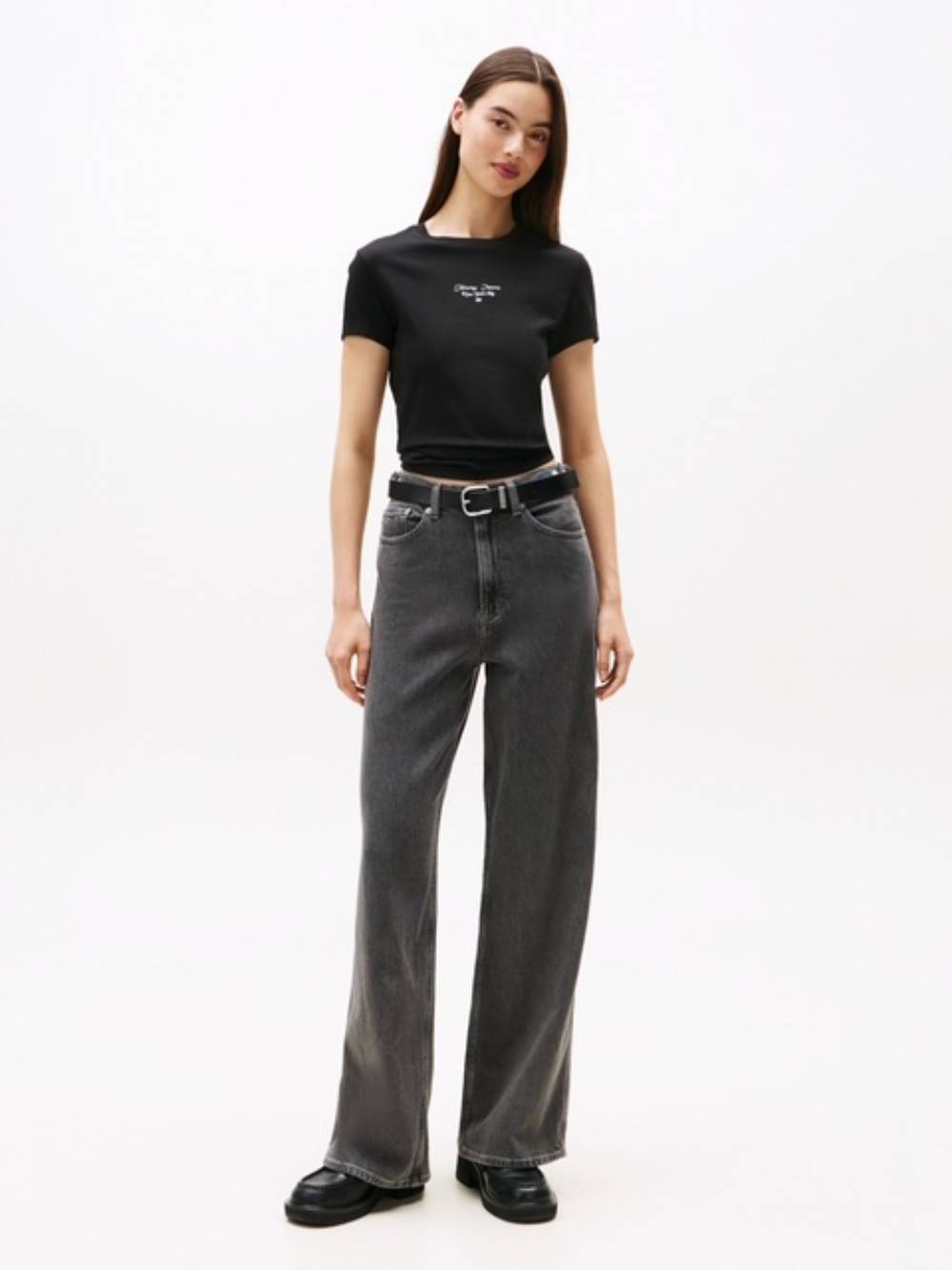 detail TJW SLIM ESS LOGO 1 TEE EXT