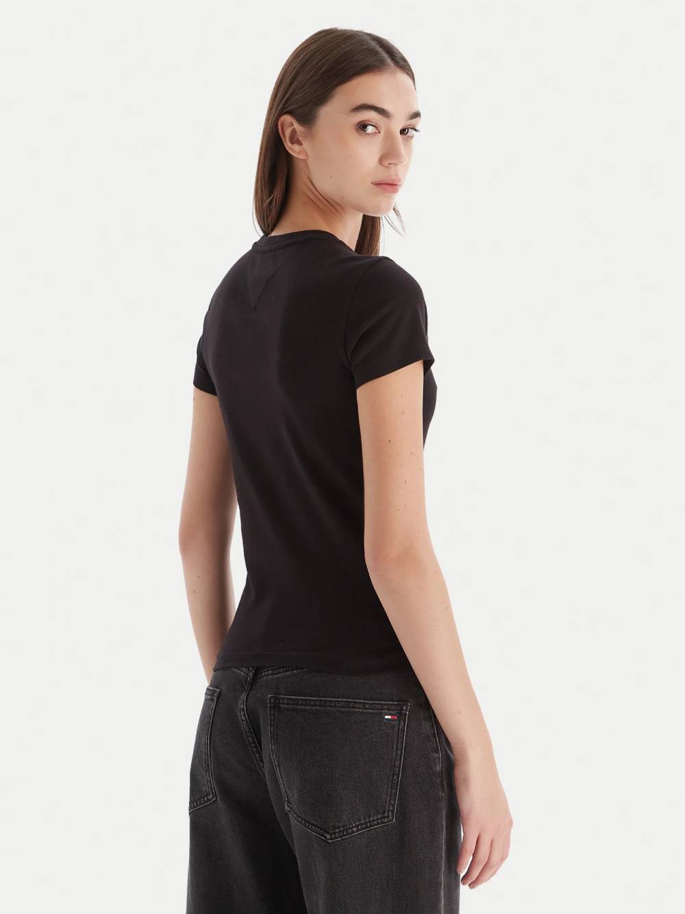 detail Tommy Jeans dámske čierne tričko