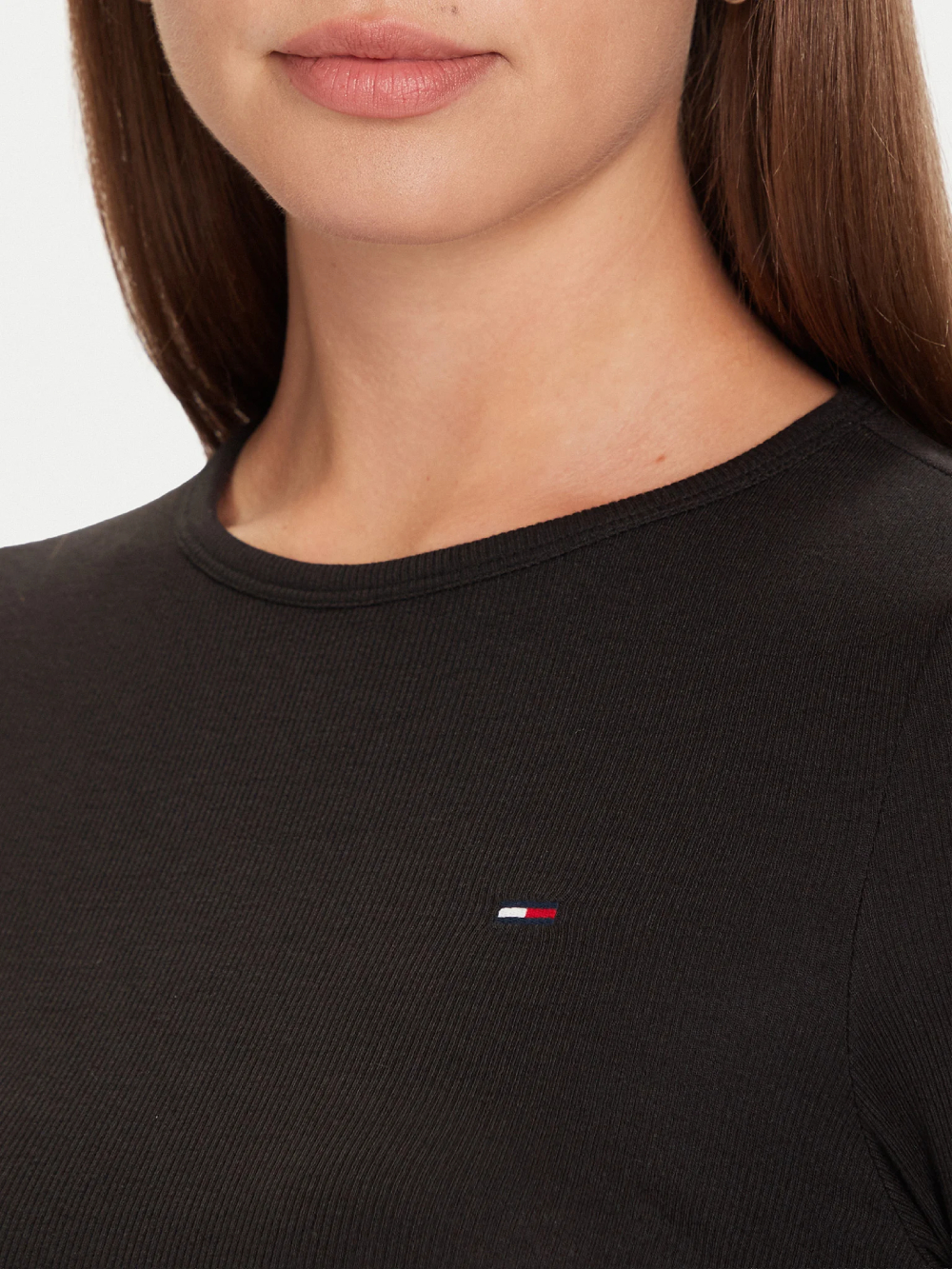 detail Tommy Jeans dámske čierne tričko