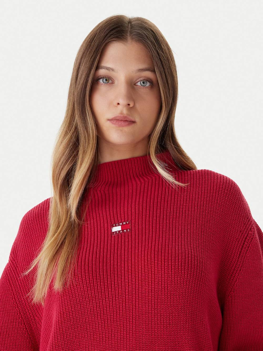 detail Tommy Jeans dámsky ružový sveter