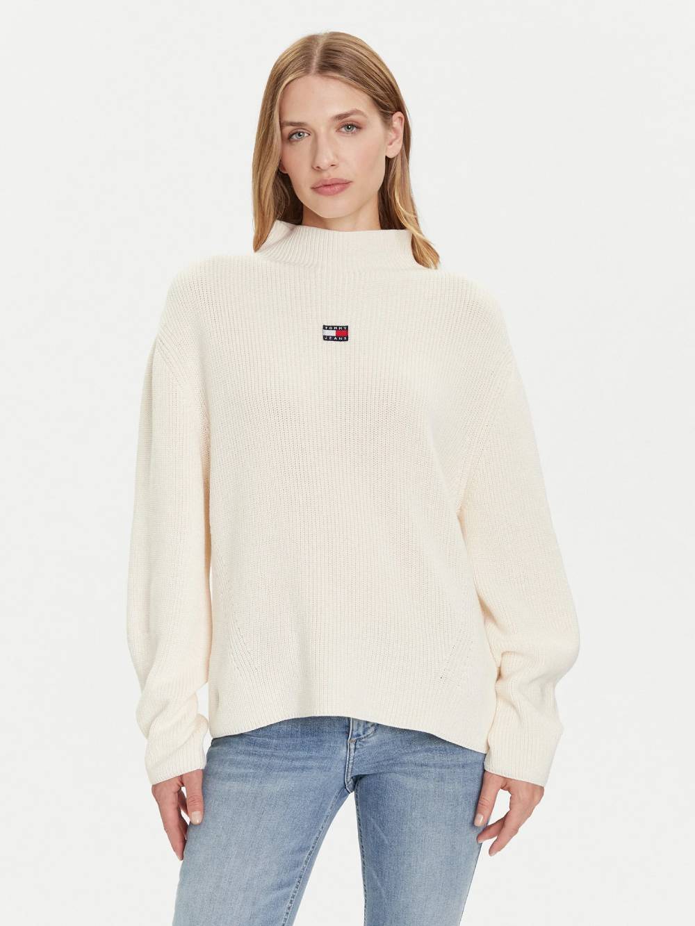 detail TJW MOCKNECK BADGE SWEATER