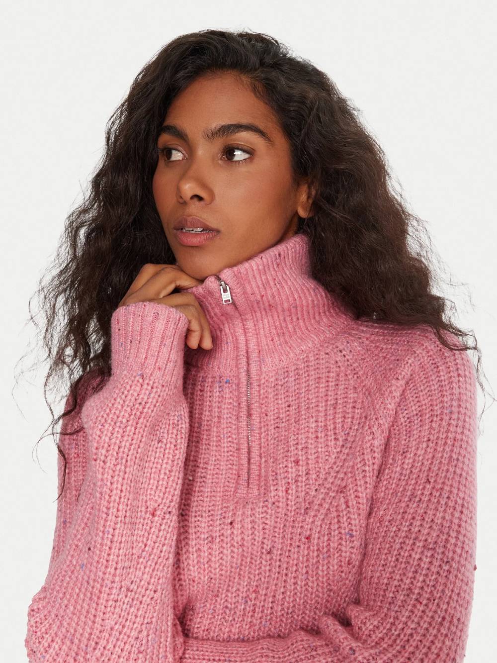 detail TJW NEP 1/4 ZIP SWEATER