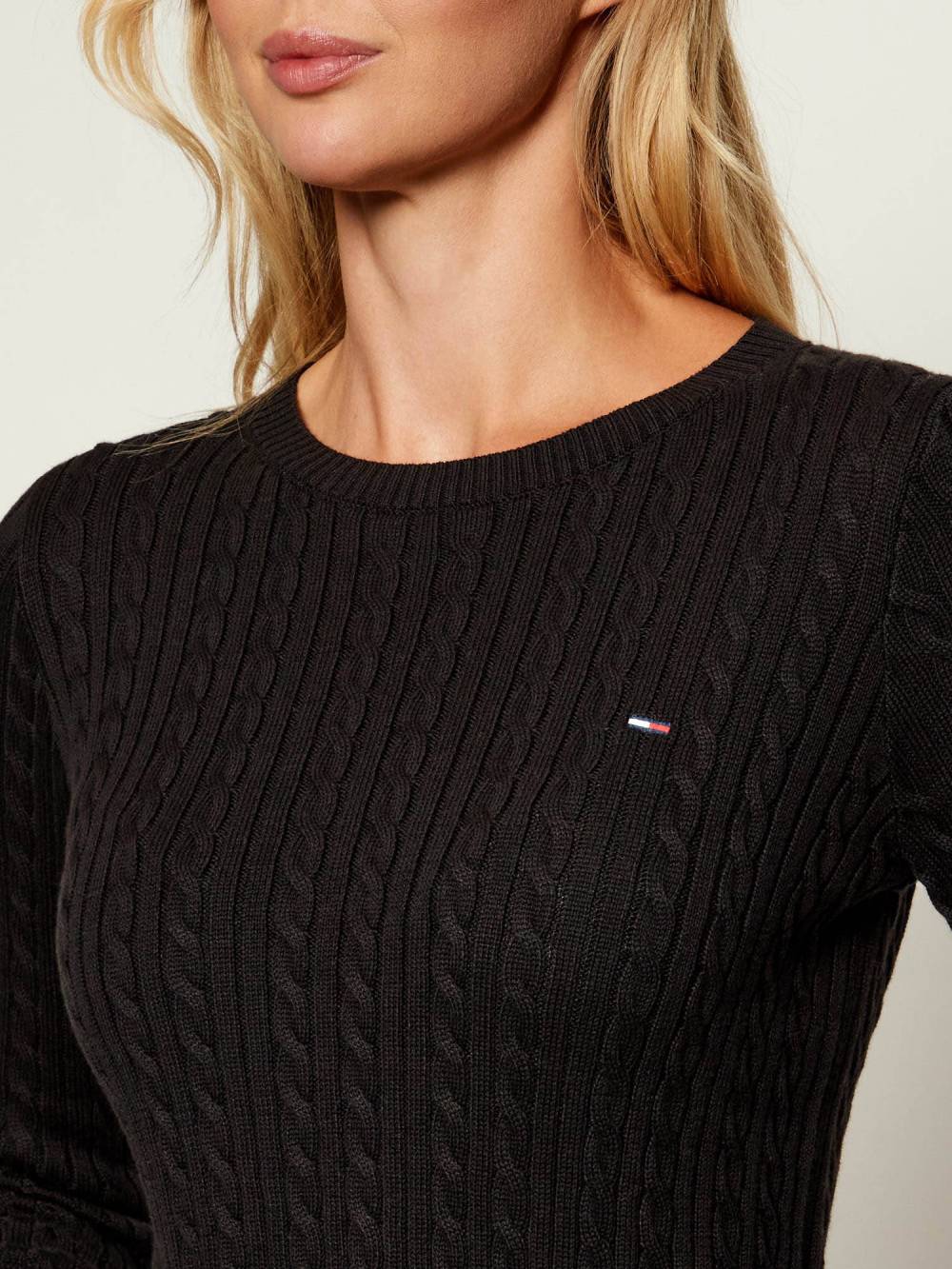 detail TJW CABLE ESSENTIAL SWEATER