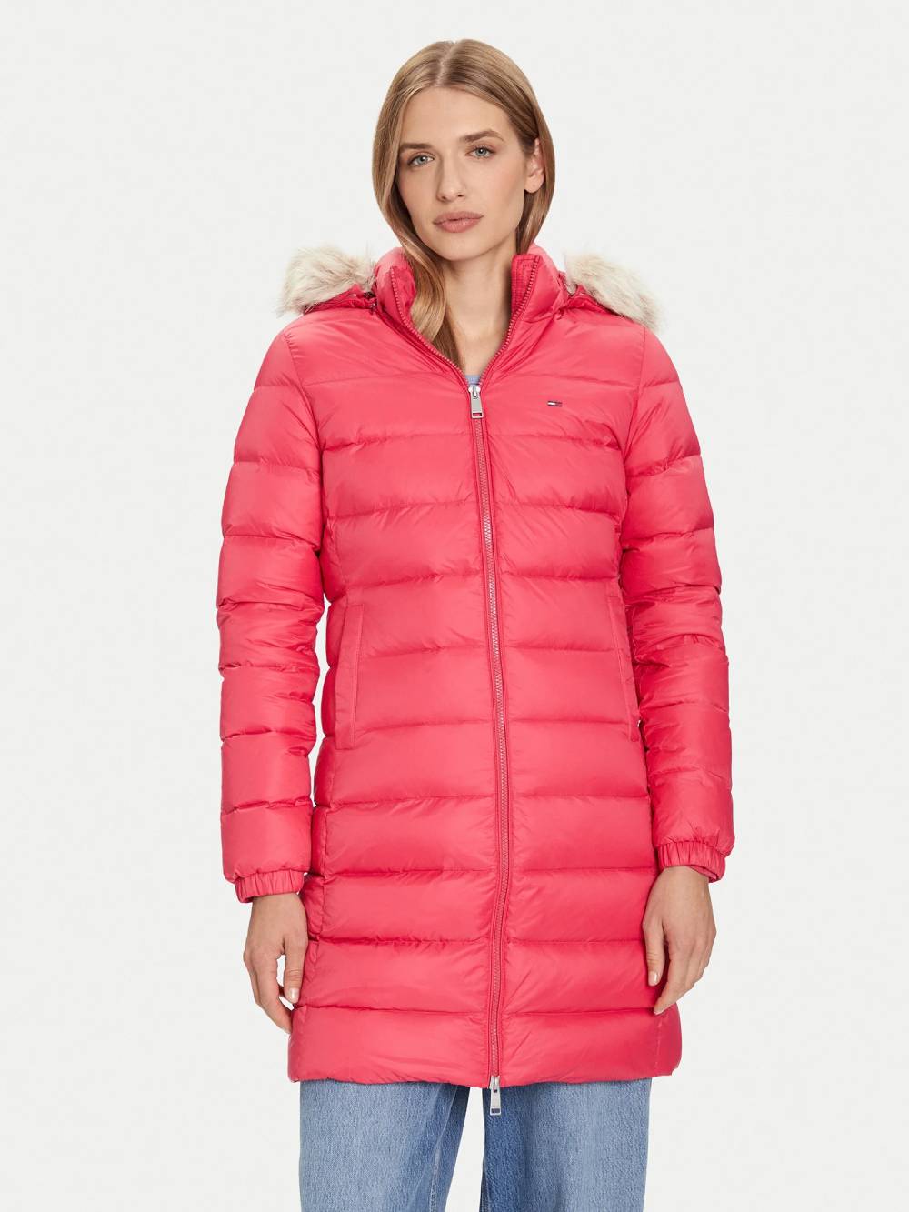 detail TJW ESSENTIAL HOODED DOWN COAT