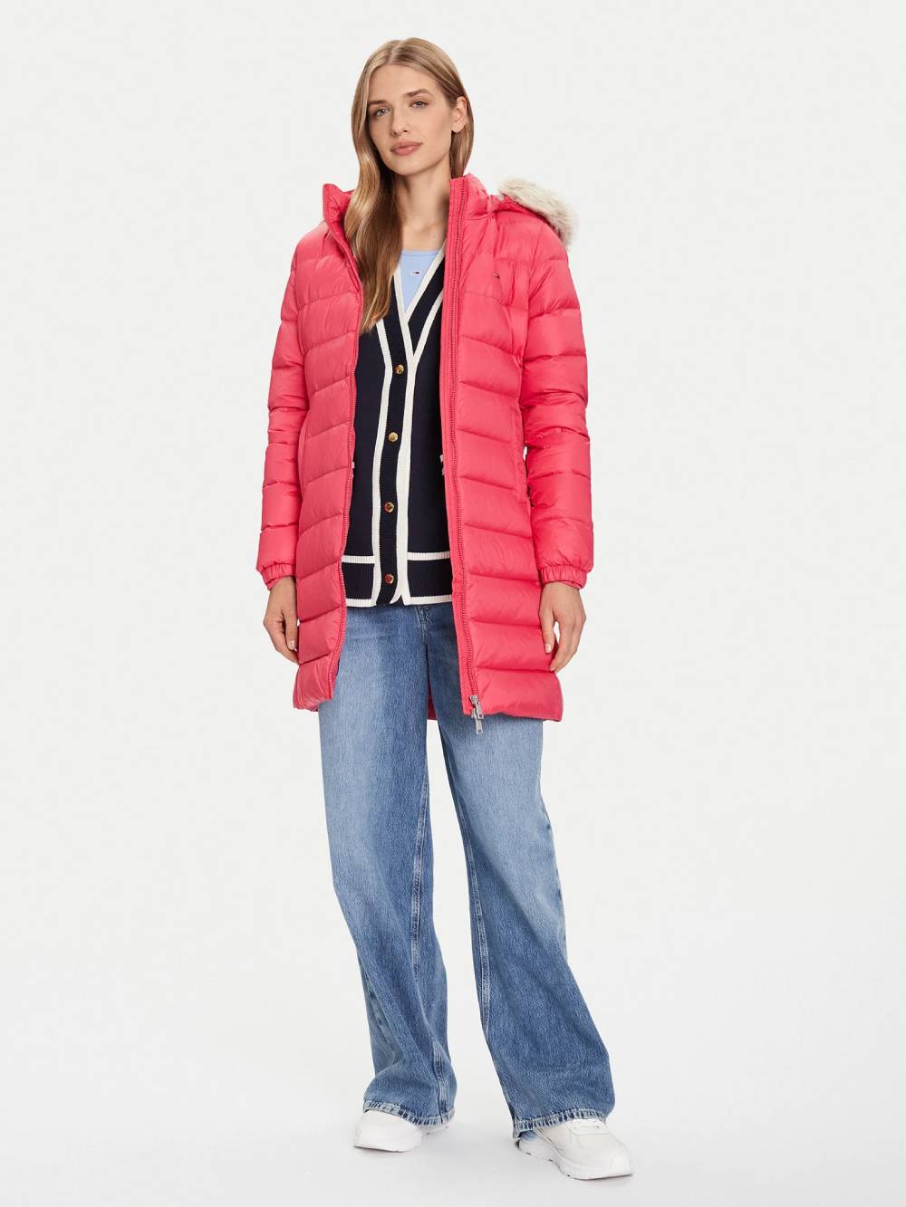 detail TJW ESSENTIAL HOODED DOWN COAT