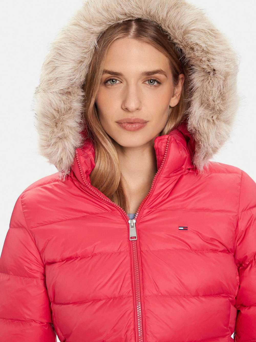 detail TJW ESSENTIAL HOODED DOWN COAT