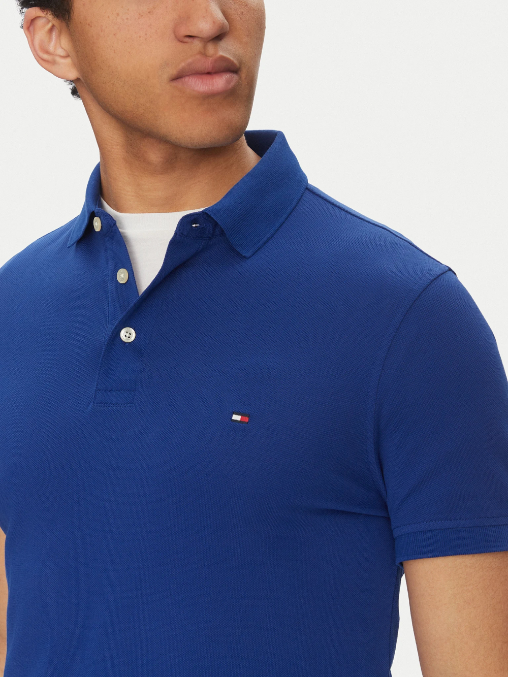 detail Tommy Hilfiger pánske modré polo tričko