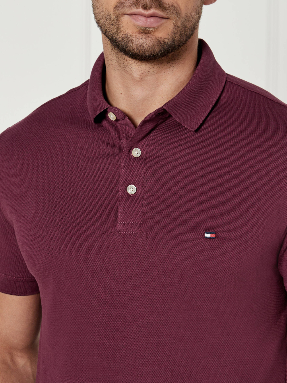 detail Tommy Hilfiger pánske vínové polo tričko
