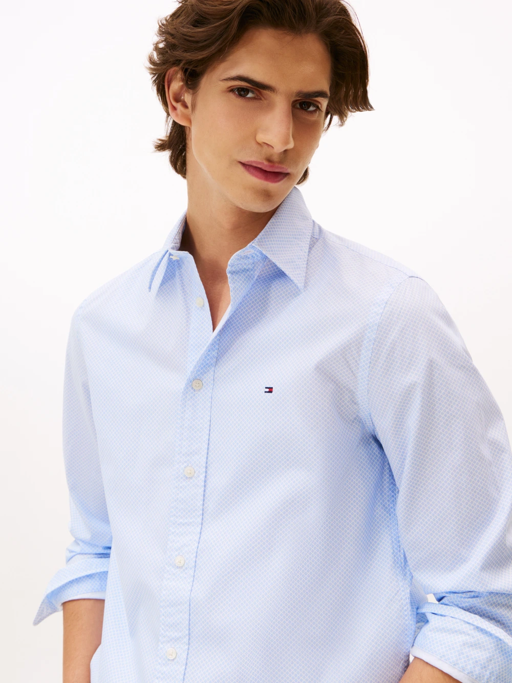 detail Tommy Hilfiger pánska svetlo modrá košeľa