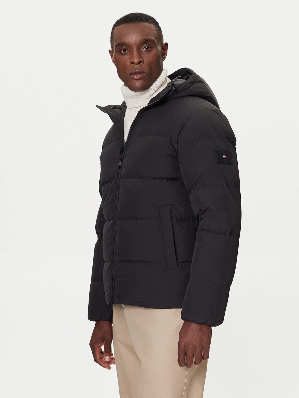detail Tommy Hilfiger pánska čierna bunda