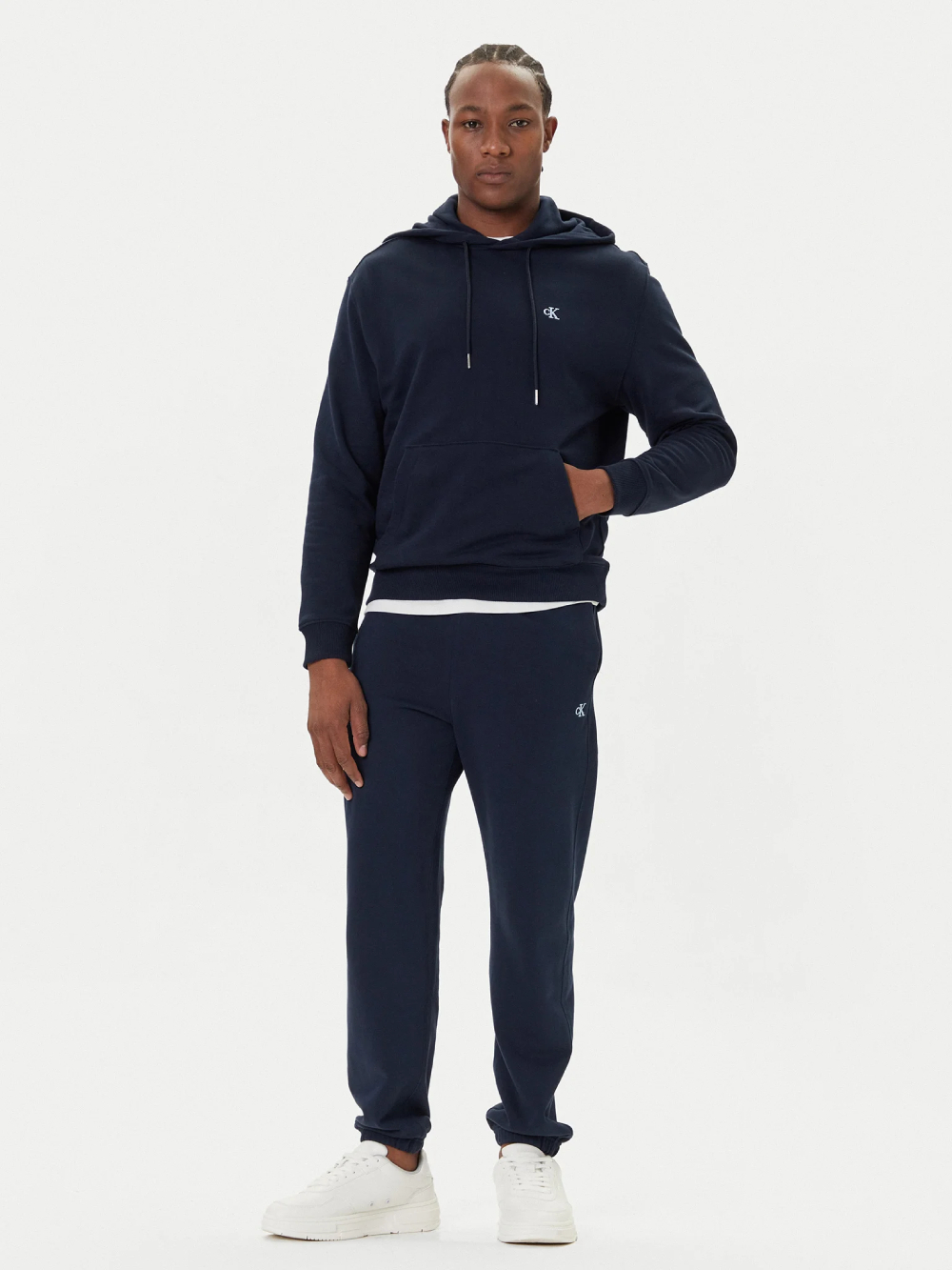 detail Calvin Klein pánska modrá mikina