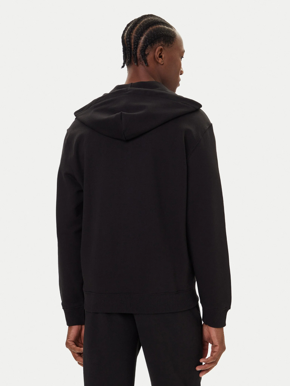 detail Calvin Klein pánska čierna mikina