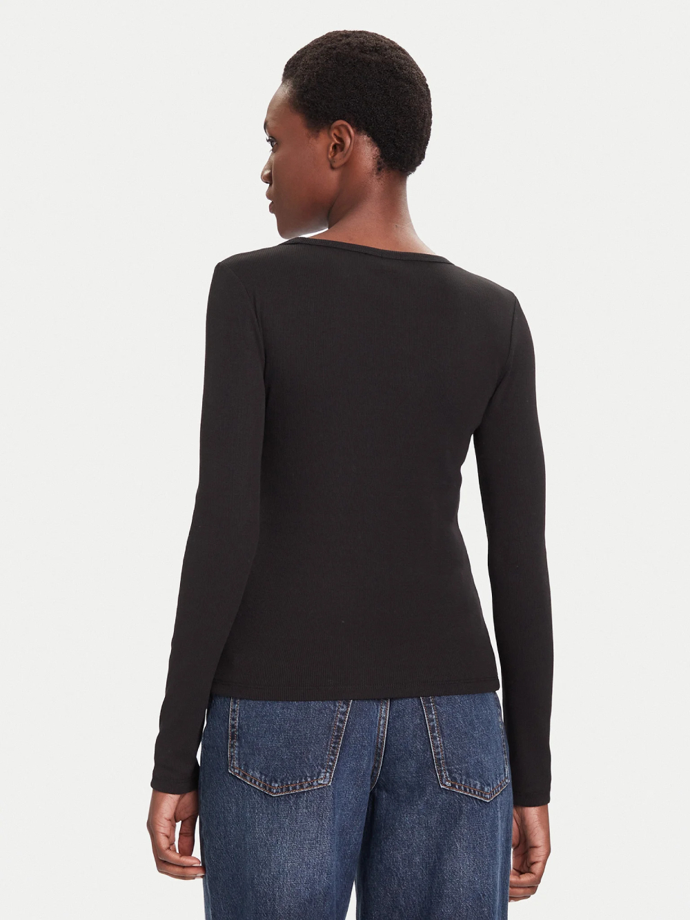 detail Calvin Klein dámske čierne tričko