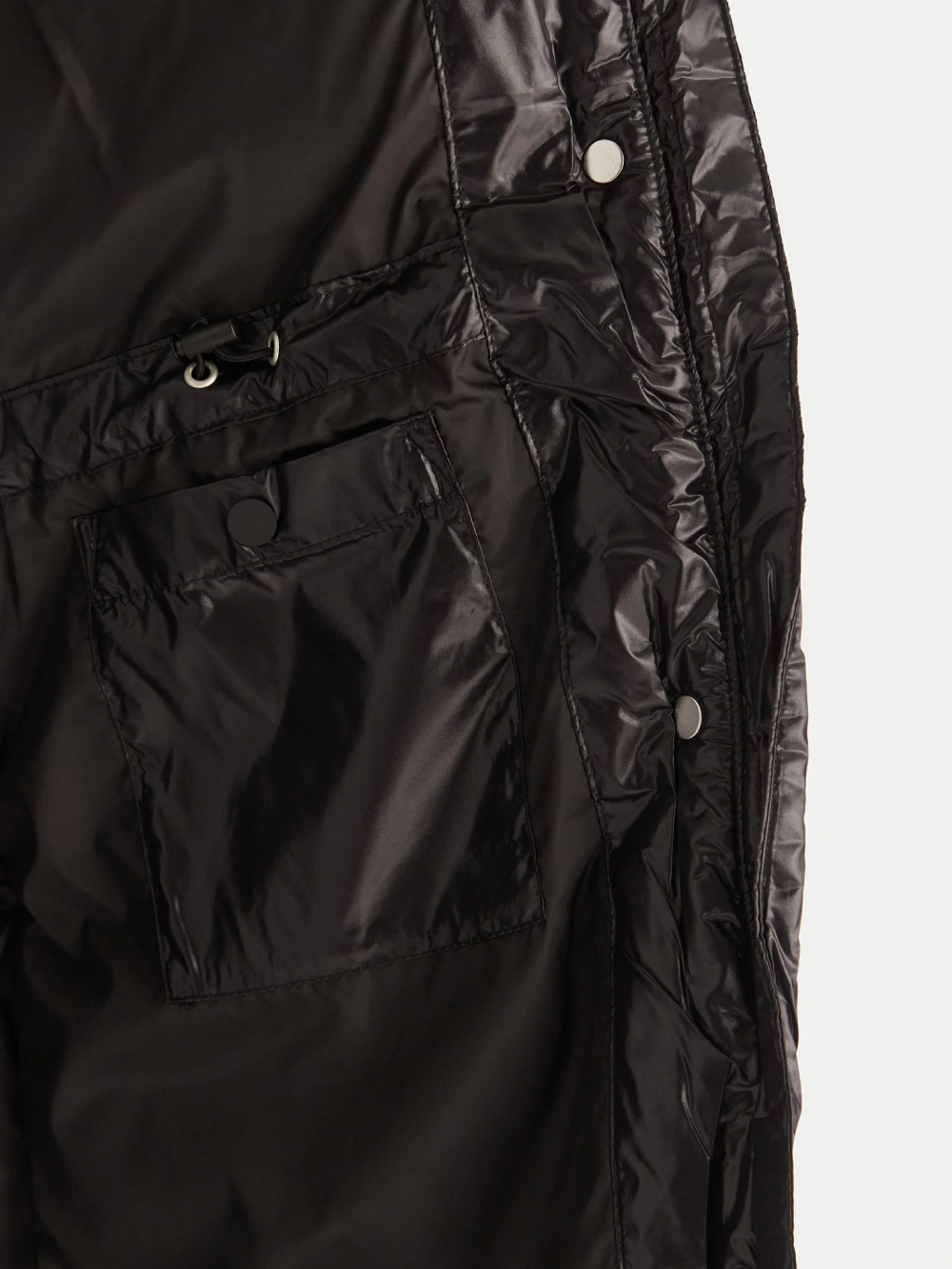 detail Calvin Klein dámska čierna bunda