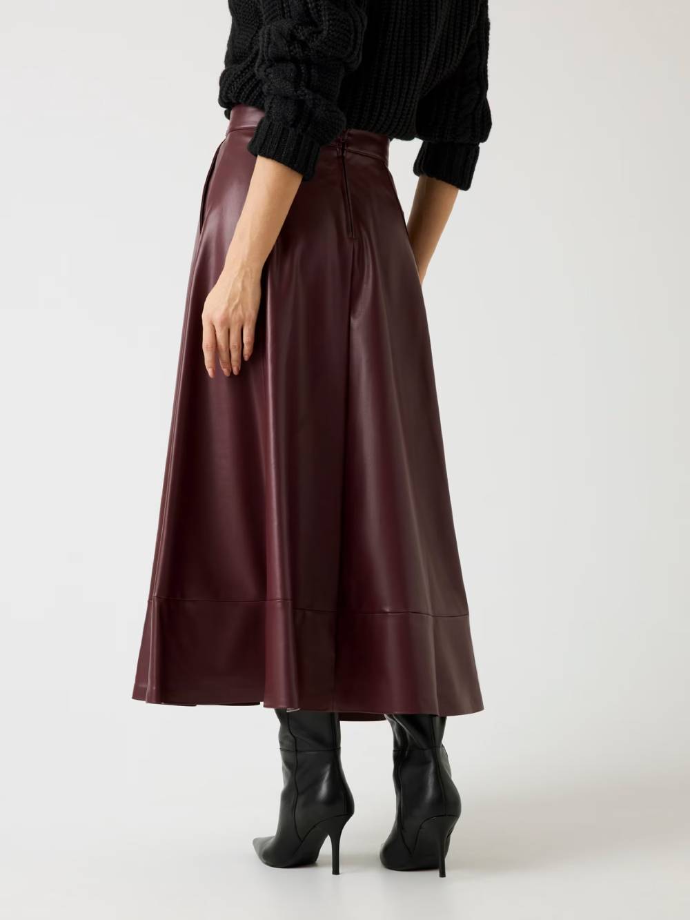 detail W5BD71K8S30-G1G5 SUKNE PU