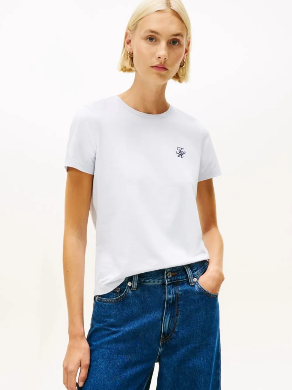 detail Tommy Hilfiger dámske svetlo modré tričko
