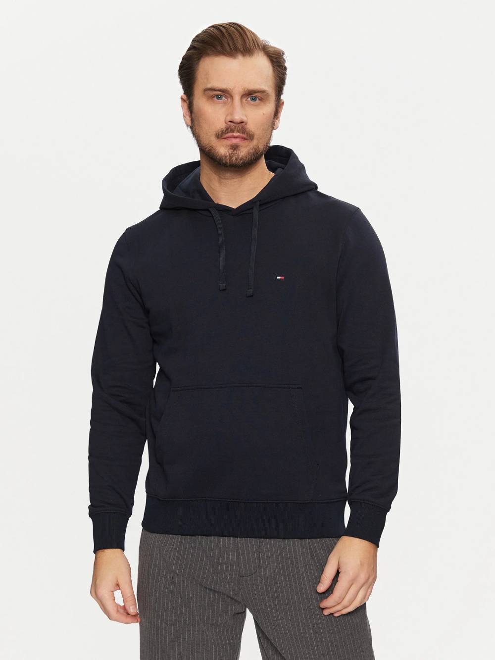 detail Tommy Hilfiger pánska tmavomodrá mikina