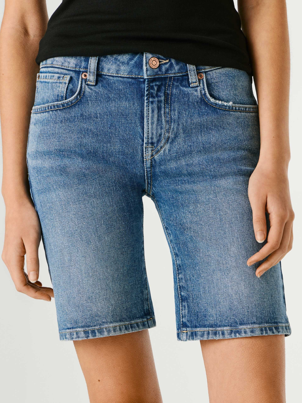 detail Pepe Jeans dámske modré džínsové šortky
