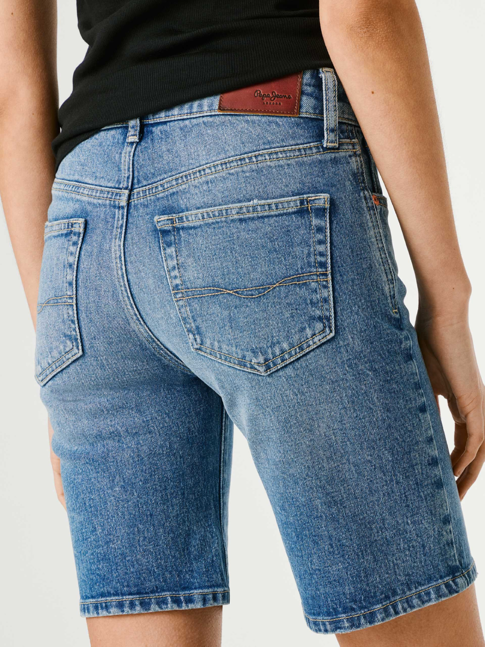 detail Pepe Jeans dámske modré džínsové šortky