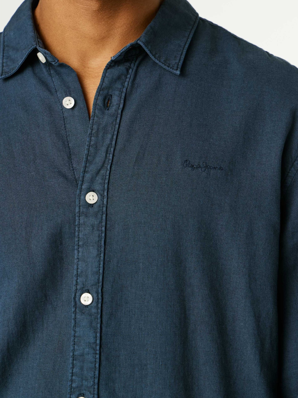 detail Pepe Jeans pánska modrá košeľa
