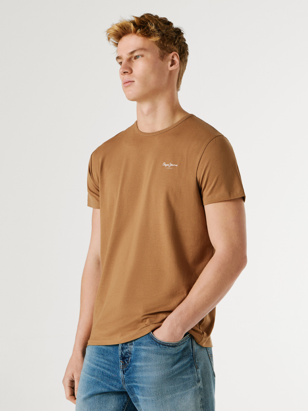 detail Pepe Jeans pánske hnedé tričko