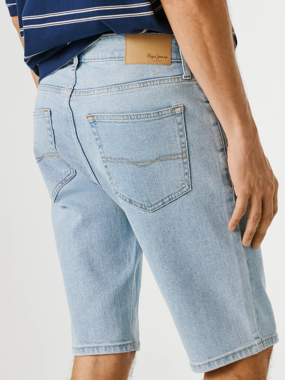 detail Pepe Jeans pánske modré džínsové kraťasy