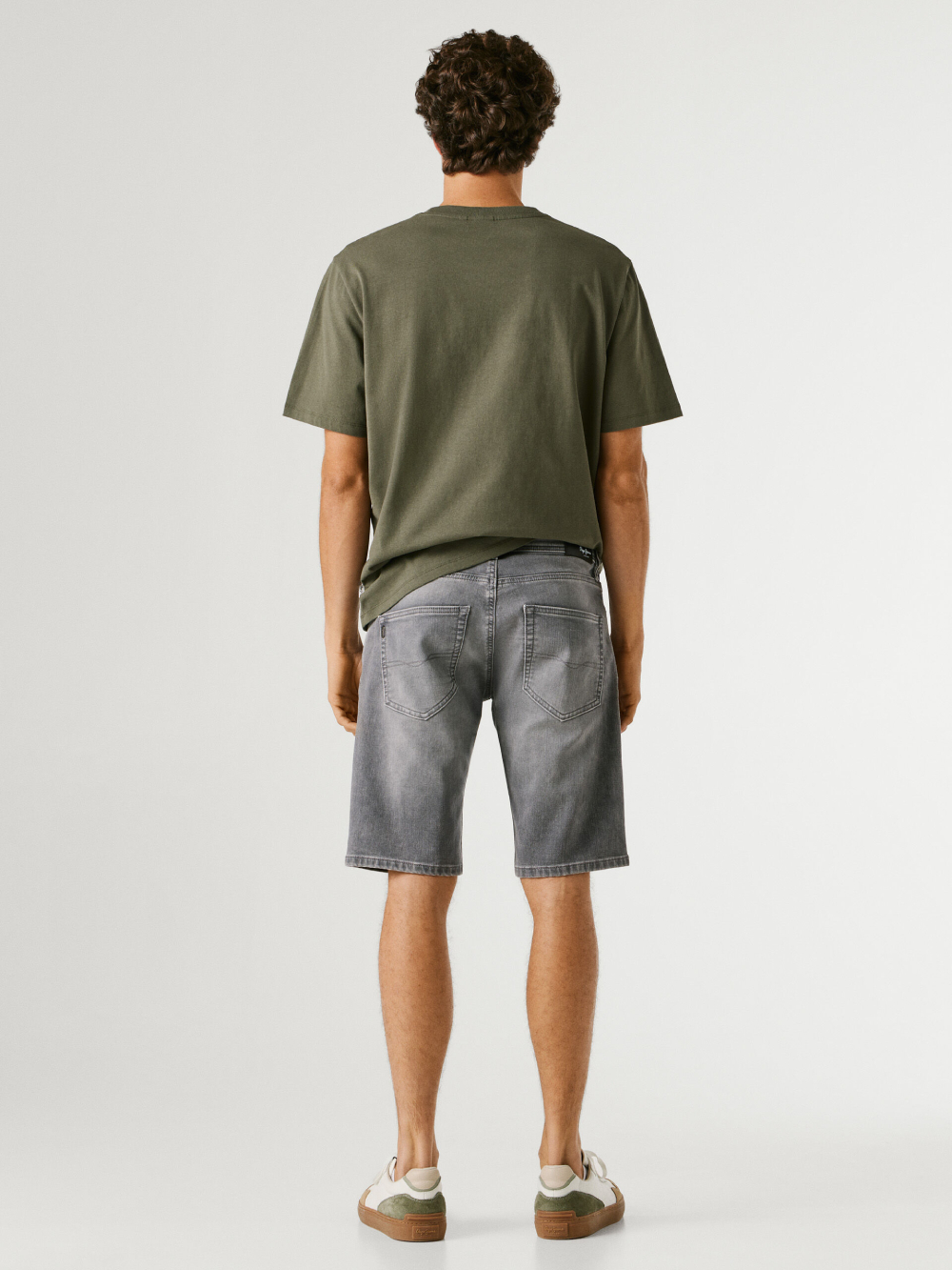 detail Pepe Jeans pánske šedé džínsové šortky 