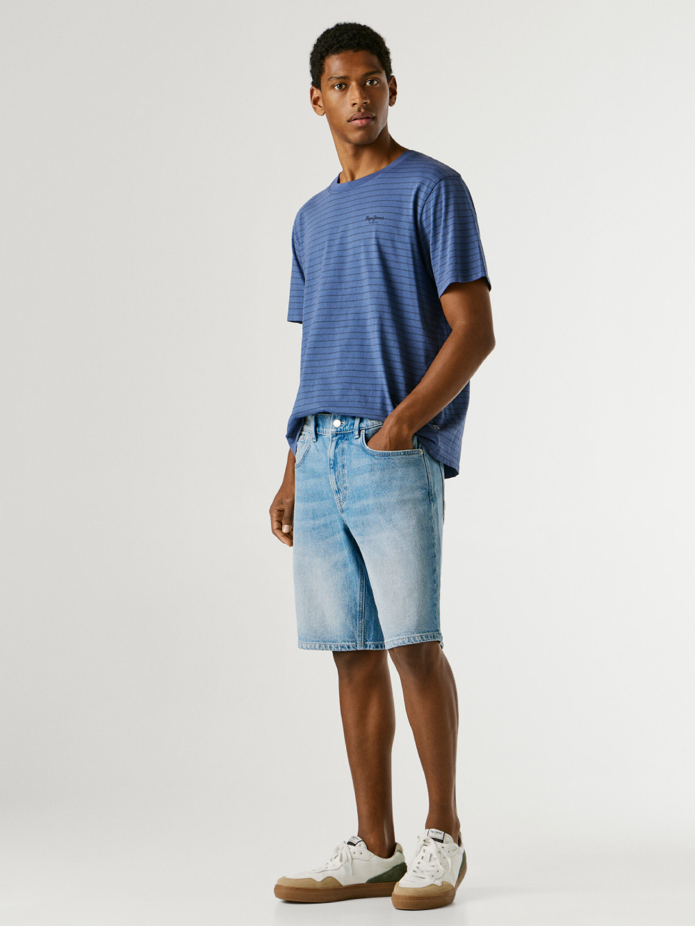 detail Pepe Jeans pánske modré džínsové šortky