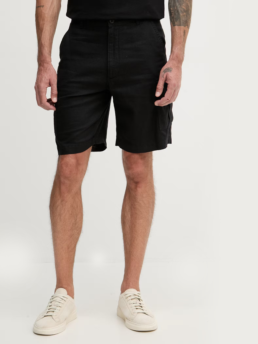 detail Calvin Klein pánske čierne cargo šortky