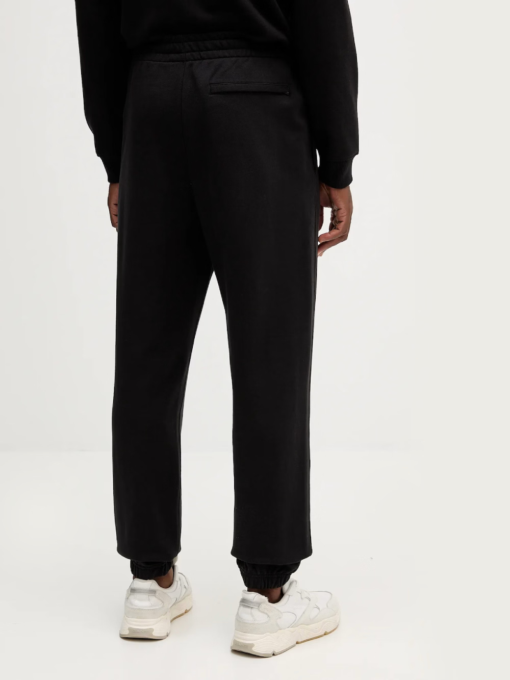 detail Calvin Klein pánske čierne tepláky