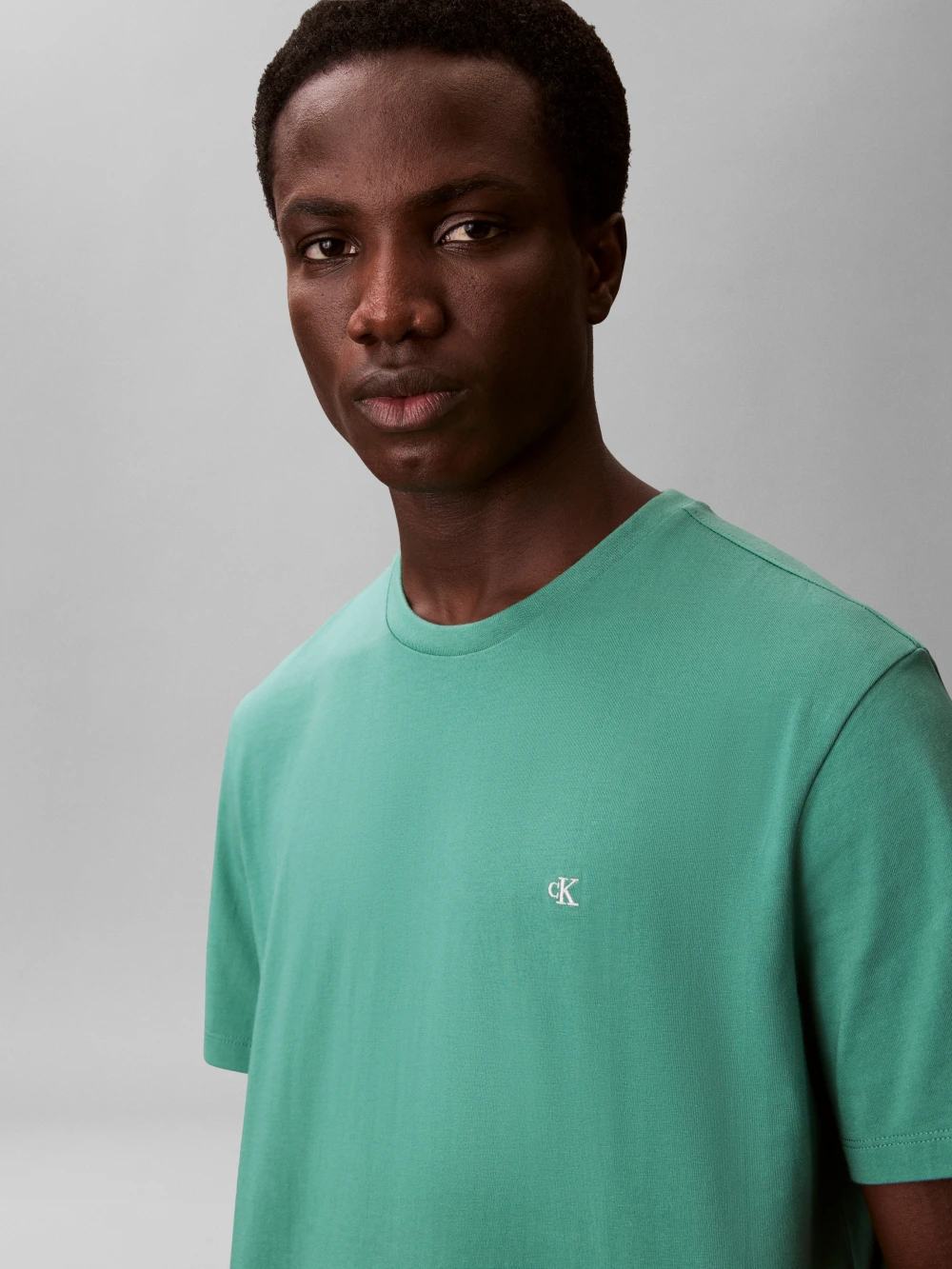 detail Calvin Klein pánske zelené tričko