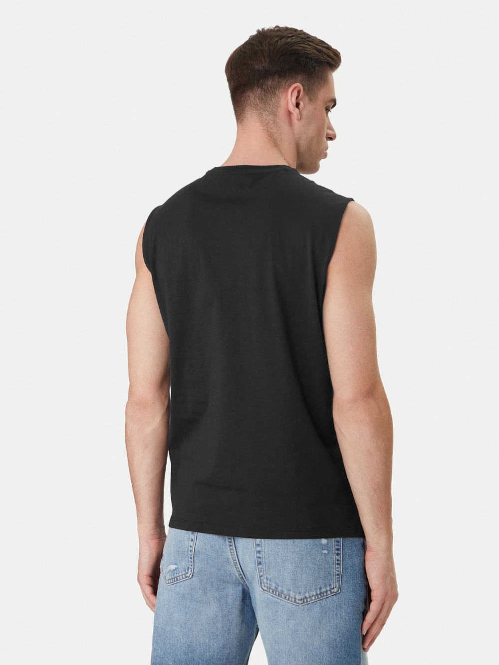 detail Calvin Klein pánske čierne tričko