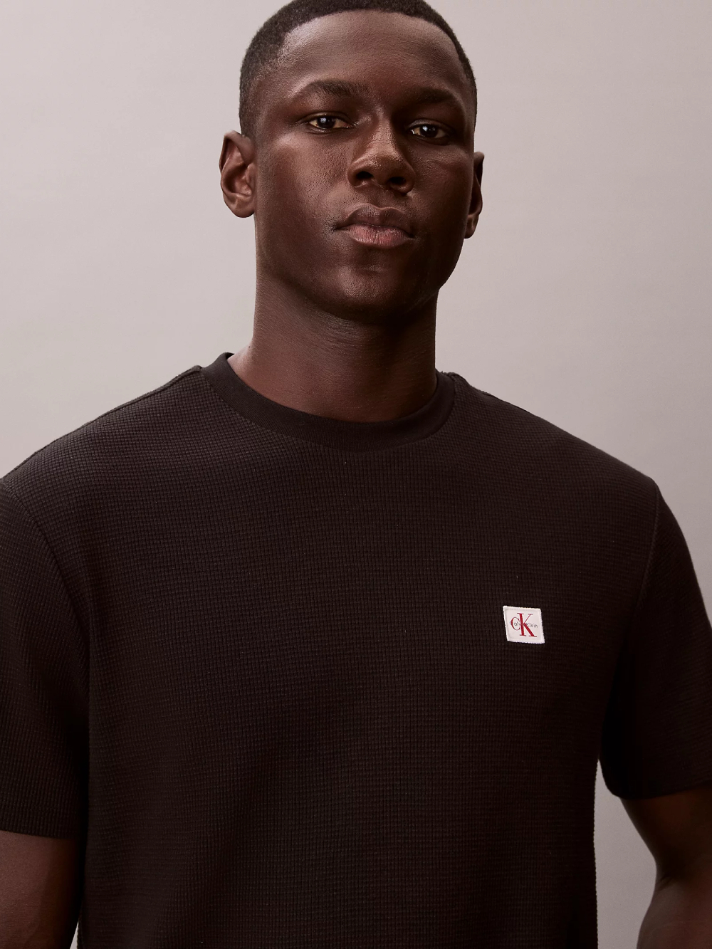 detail Calvin Klein pánske čierne tričko