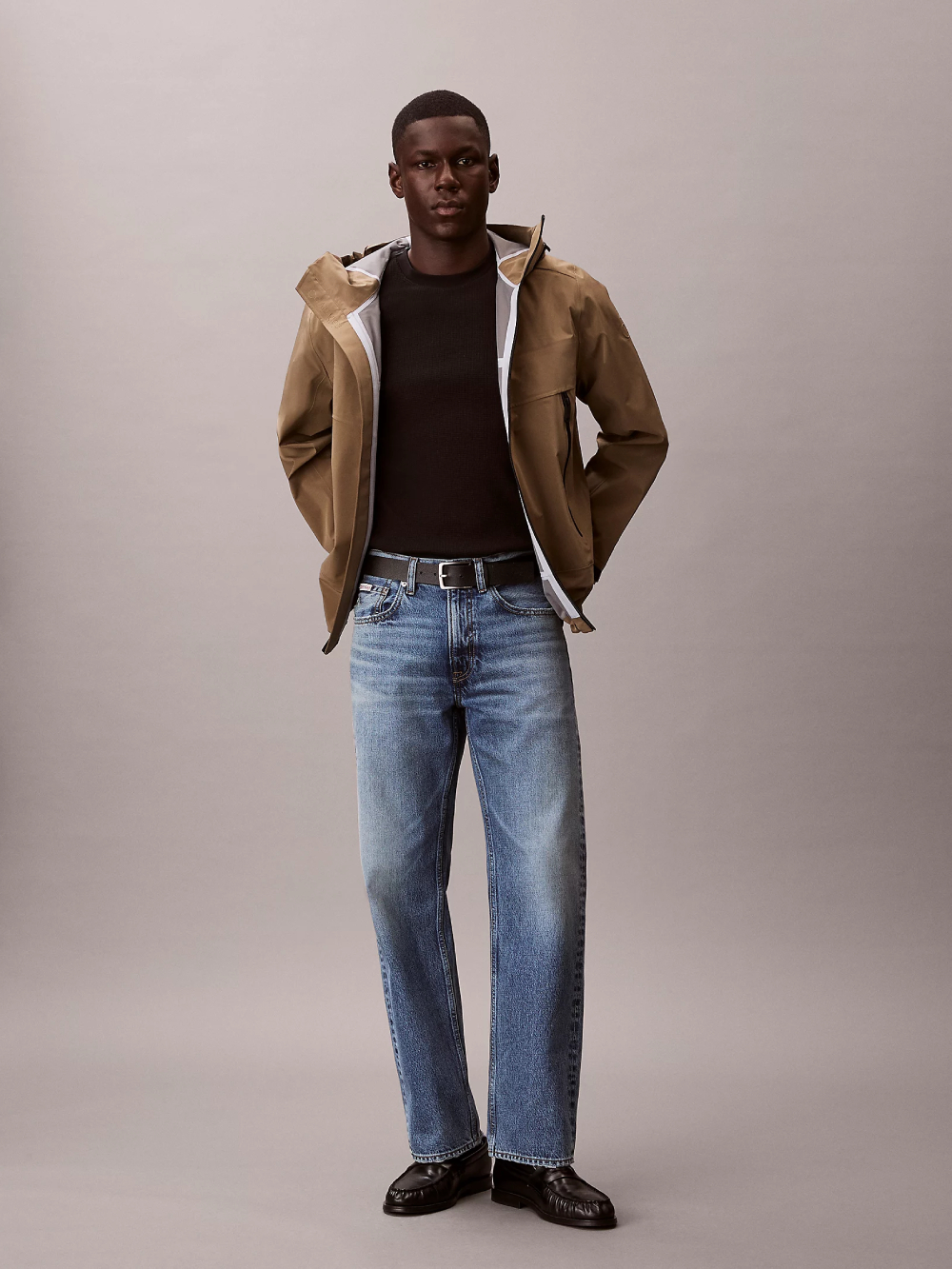 detail Calvin Klein pánske čierne tričko