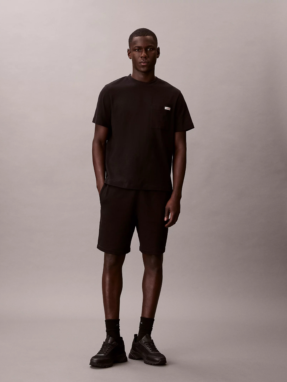 detail Calvin Klein pánske čierne šortky