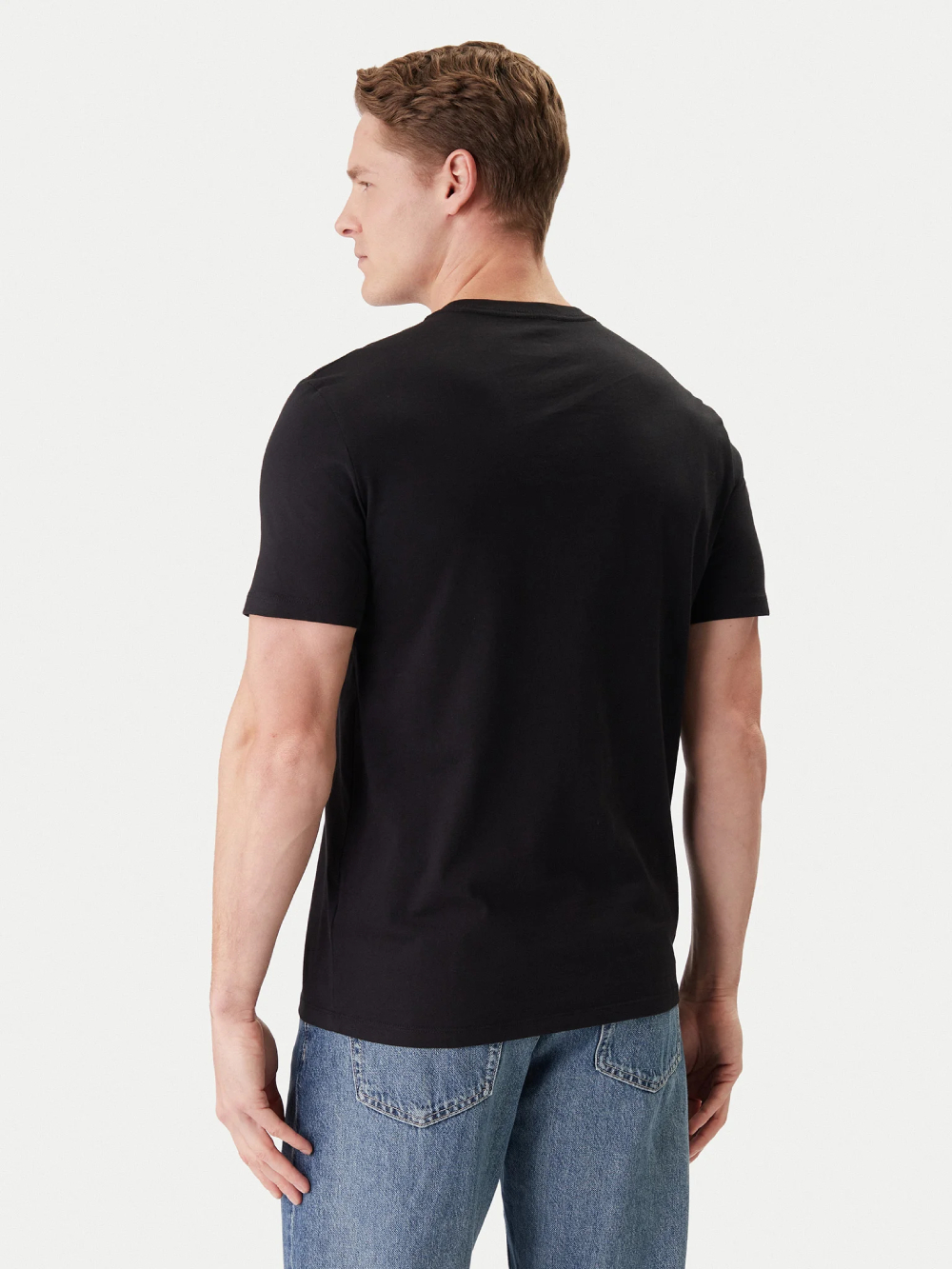 detail Calvin Klein pánske čierne tričko