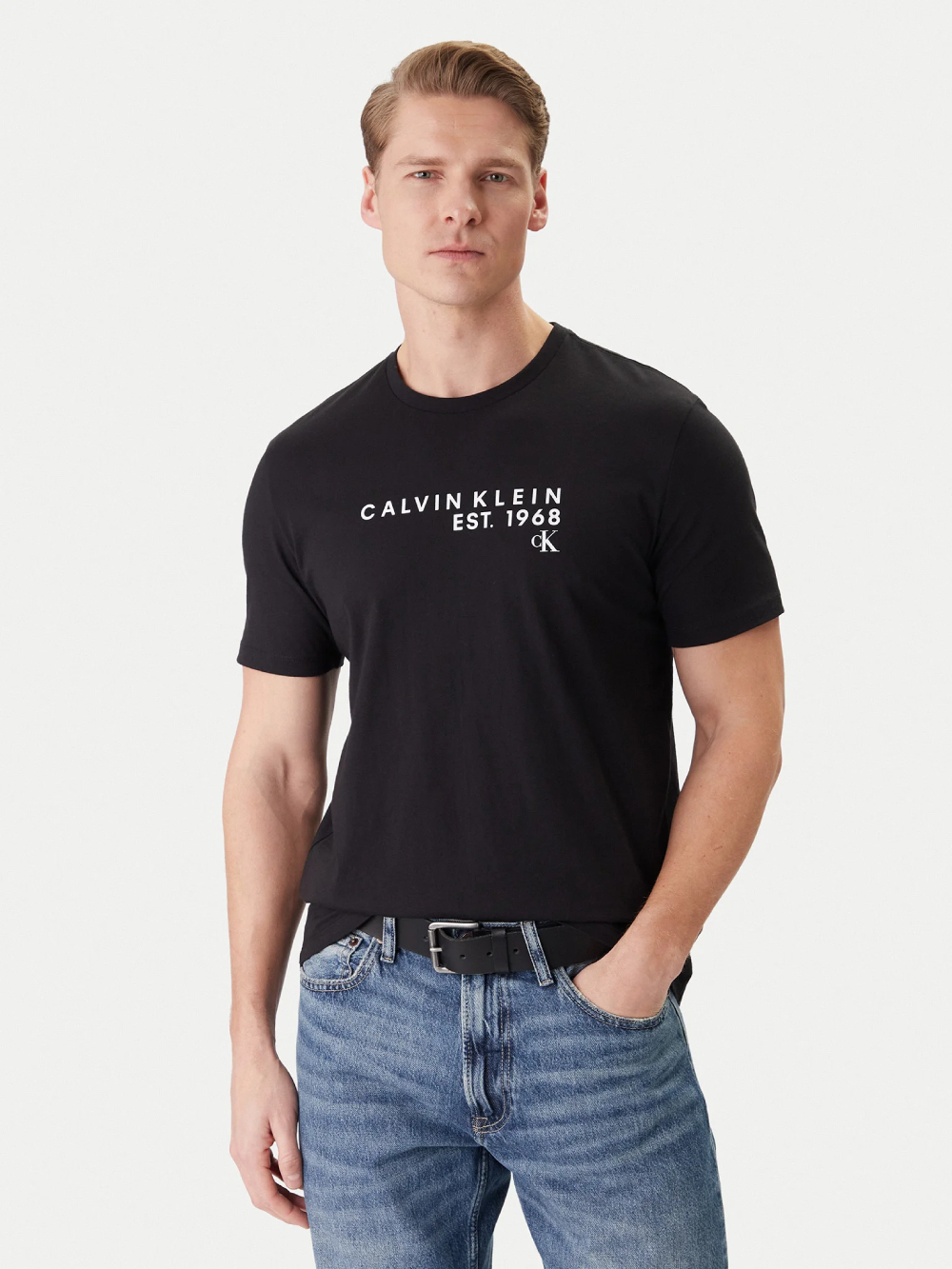 detail Calvin Klein pánske čierne tričko