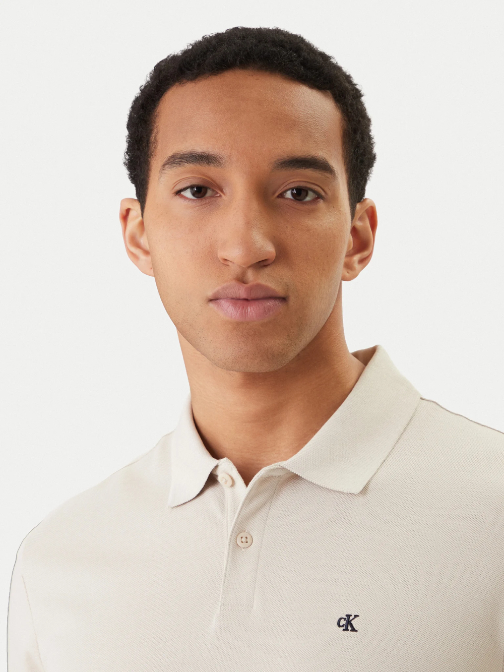 detail Calvin Klein pánske béžové polo tričko