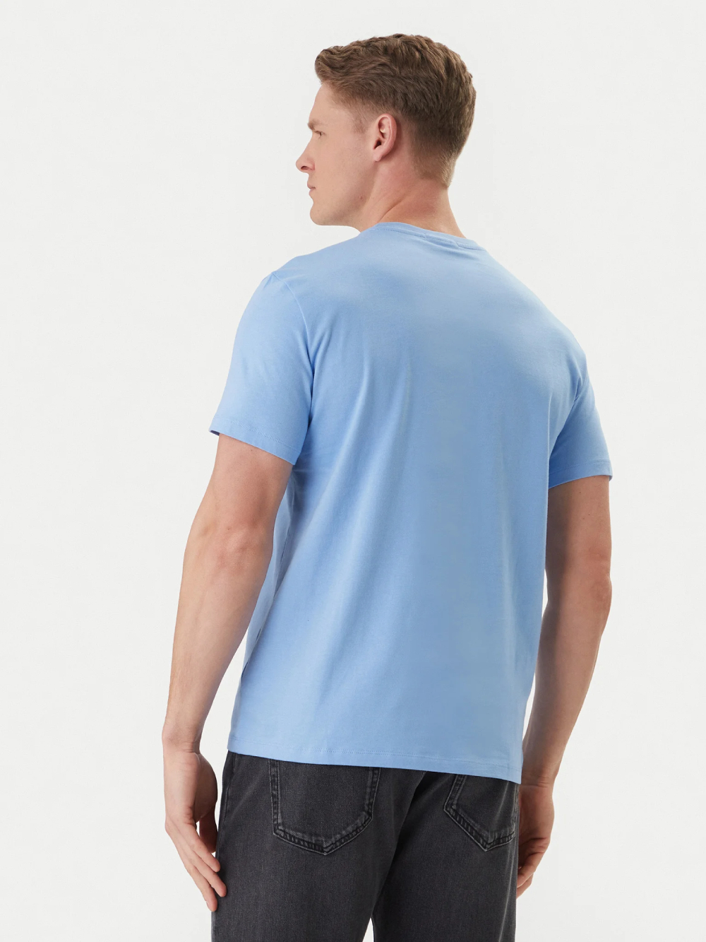detail Calvin Klein pánske modré tričko