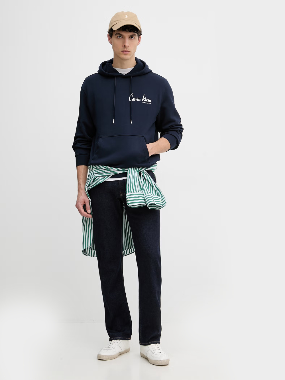 detail Calvin Klein pánska modrá mikina