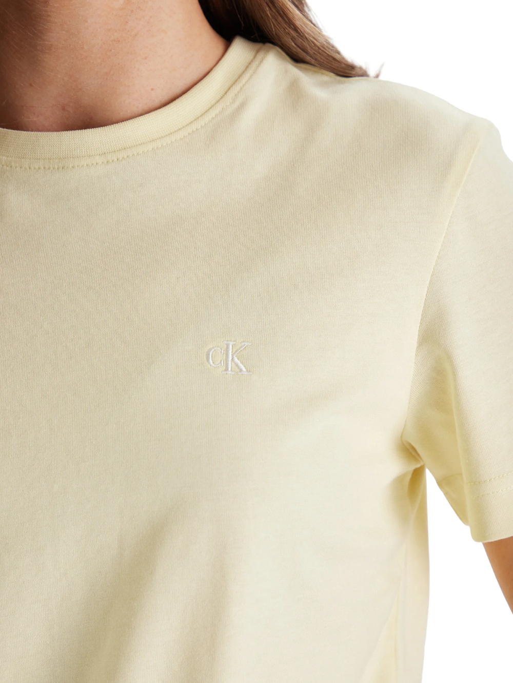 detail Calvin Klein dámske žlté tričko