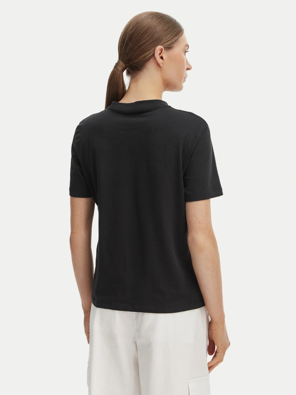 detail Calvin Klein dámske čierne tričko