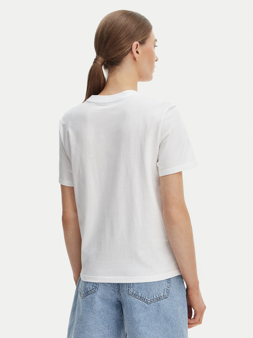 detail Calvin Klein dámske biele tričko