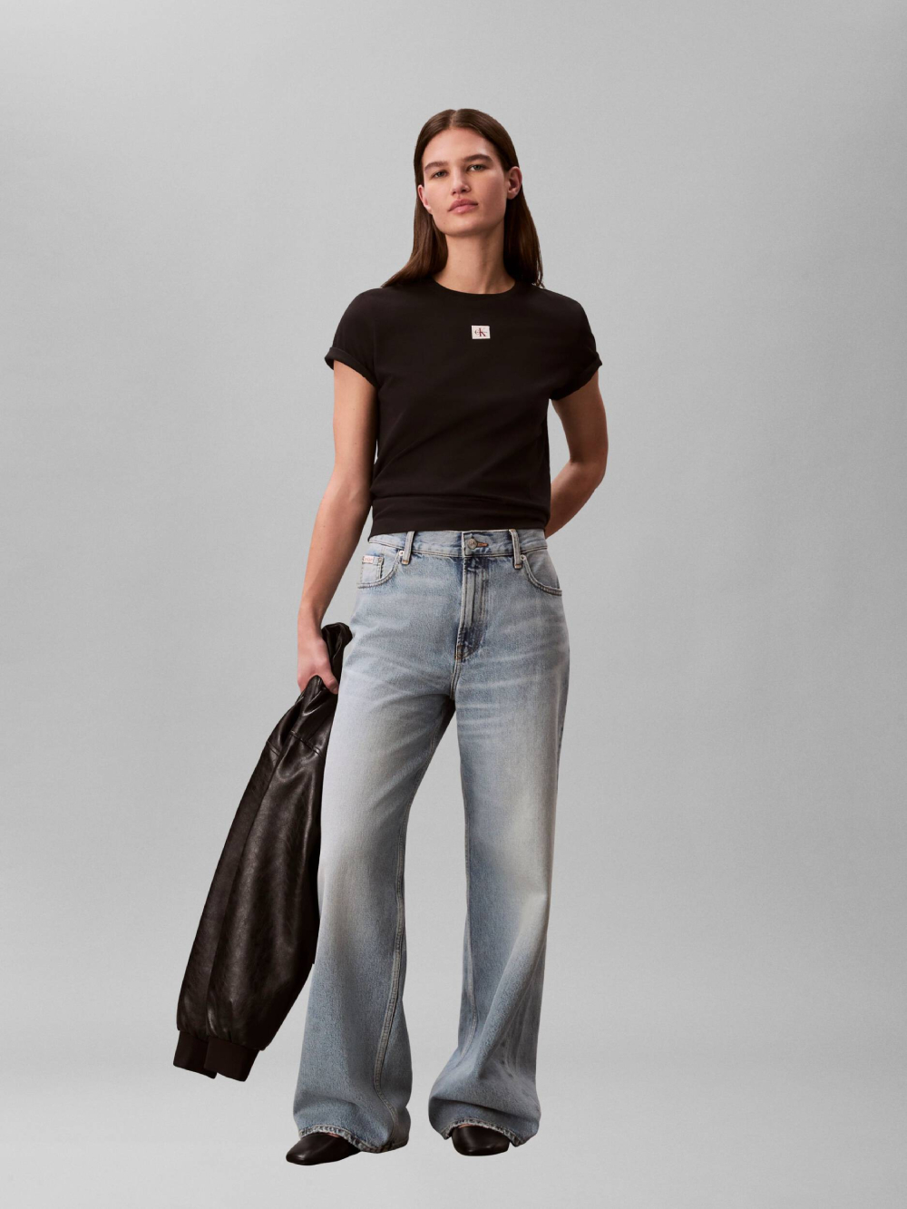 detail Calvin Klein dámske čierne tričko