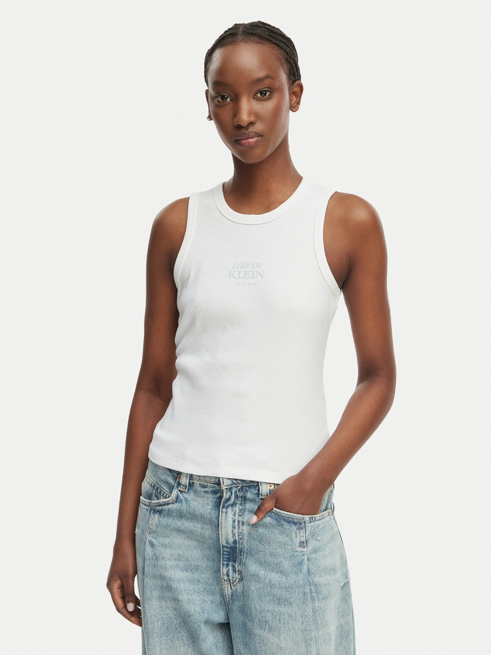 detail Calvin Klein dámske biele tielko