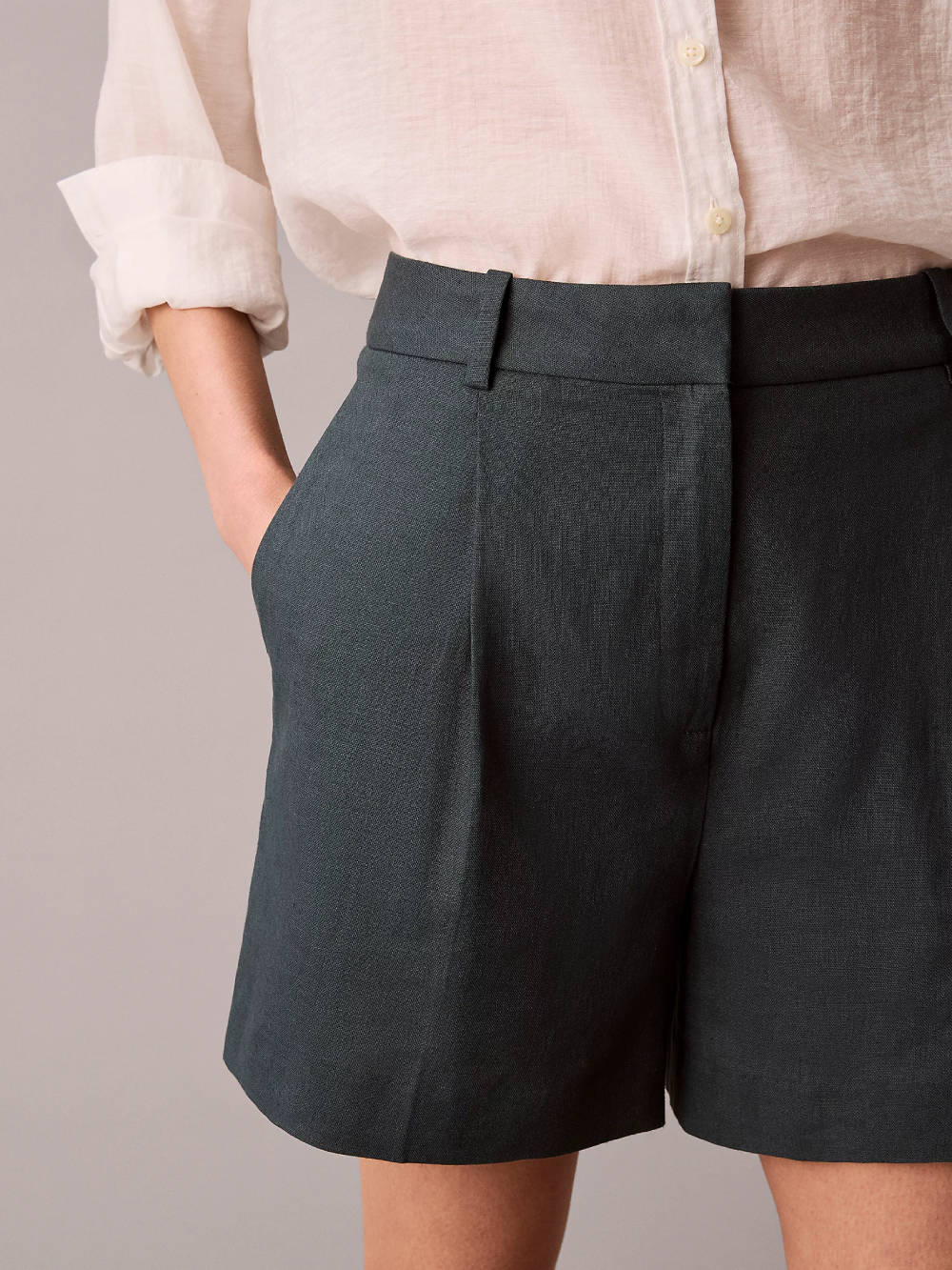 detail Calvin Klein dámske modrozelené šortky